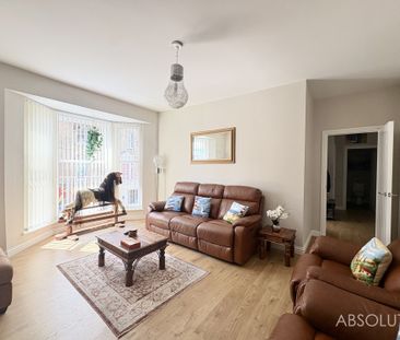 2 bed flat to rent in Bishops Place, Paignton, TQ3 - Photo 1