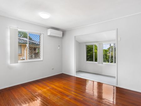 Renovated family home with workshop - Photo 2