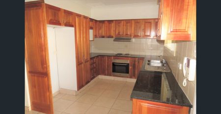 Spacious Duplex - Photo 3