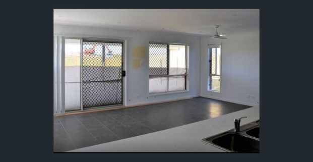 SPACIOUS TWO LIVINGS AREAS PLUS STUDY - BE THE ENVY OF YOUR FRIENDS! - Photo 1