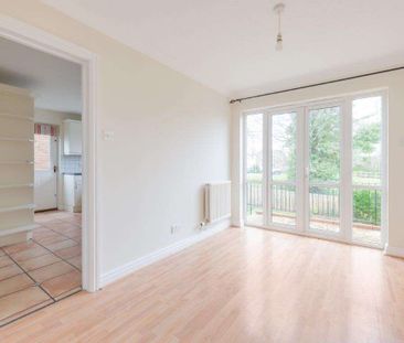 A detached 4 bedroom property, with off street parking, garage and ... - Photo 2