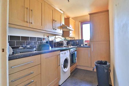 Downland, Milton Keynes, MK8 - Photo 3