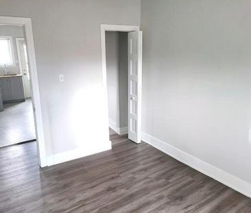 Immeuble - 894-896 Belvedere Sud - 595-603 Short 4½ Meublé Tout Inclus - Photo 3