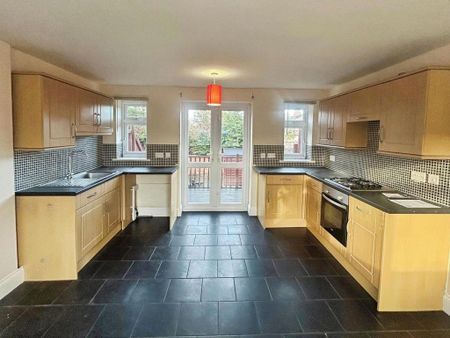 3 bedroom end of terrace house to rent - Photo 4