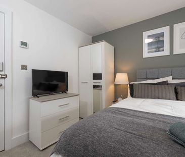 Burnell Avenue Room 5 - Photo 4