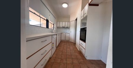 3 Bed Townhouse in Quiet Leafy Hill Top, St Lucia - Photo 2