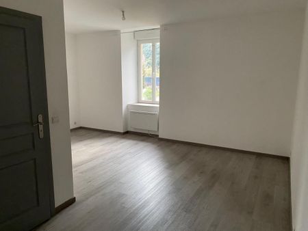 Location Appartement 3 pièces 84m² BESSEGES 30160 - Photo 2