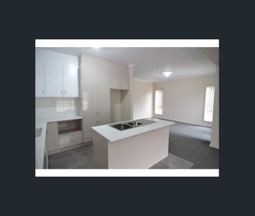 Spacious 4 bedroom home with easy access to the Southern Expressway! - Photo 3