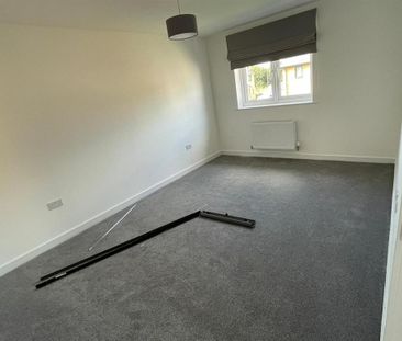 3 bedroom end of terrace house to rent - Photo 4