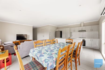 Please contact catie@sweeneyea.com.au for private inspections. - Photo 4