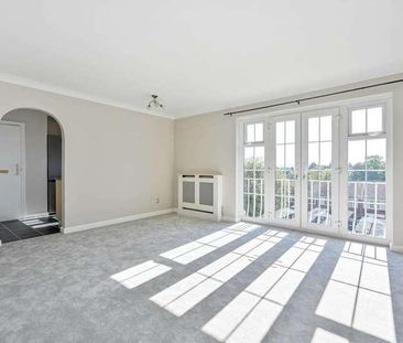 Belgrave Manor, Mount Hermon, GU22 - Photo 2