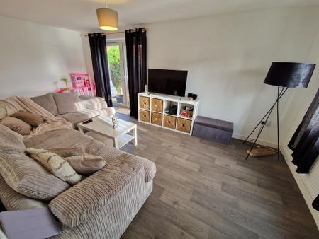 3 bedroom detached house to rent - Photo 2