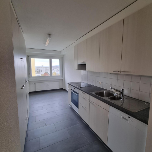 Gemütliche 3.5 Zimmer Wohnung im 5. OG in Spreitenbach - Photo 1