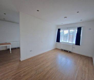 1 Bed Flat, Armfield House, N11 - Photo 6