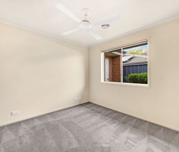 33 Courtneidge Street, Dunlop ACT 2615 - House For Rent | Domain - Photo 2
