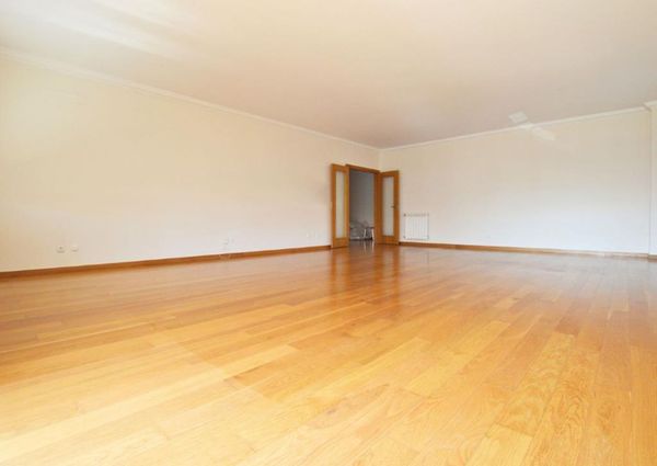 Apartamento T4 em condomínio com piscina e jardim na Beloura