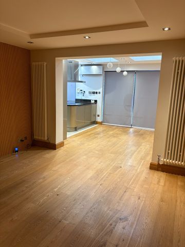 3 Bed Flat, St. Peters Road, CR0 - Photo 3