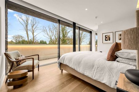 Exclusive architect-designed luxury duplex, penthouse apartment in a private, gated setting, with the benefit of lift access. - Photo 5