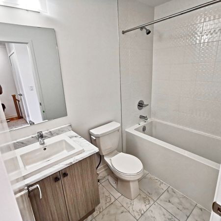 For Lease - 167 Harding Park Street, Newmarket, Ontario - Photo 2