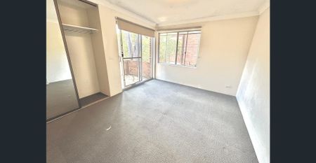 Two Storey 3-Bedroom Apartment close to Westmead Station - Photo 2