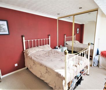 St Margarets Drive, Sprowston, Norwich - Photo 2