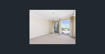 Contemporary 3x2 Townhouse Moments from the Vic Park Café Strip - Photo 4