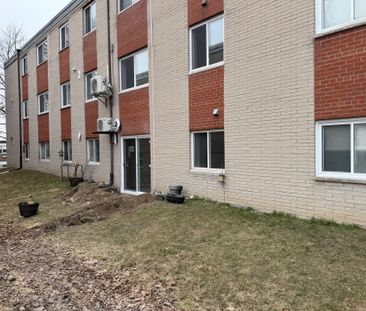 For Lease - 31 Huron Heights Drive Unit# 3, Newmarket, Ontario - Photo 4