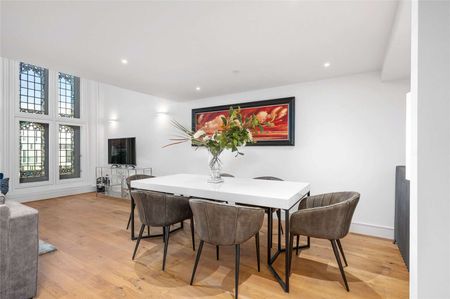 An exceptional three-bedroom triplex apartment, in immaculate condition, set within the iconic Playfair at Donaldson’s, with two private underground parking spaces - Photo 5