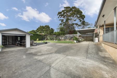 Charming, Character-Filled spacious home - Photo 2