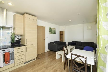 3 bedroom flat to rent - Photo 4