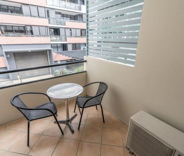 Modern Furnished Studio Close to Everything - Photo 5