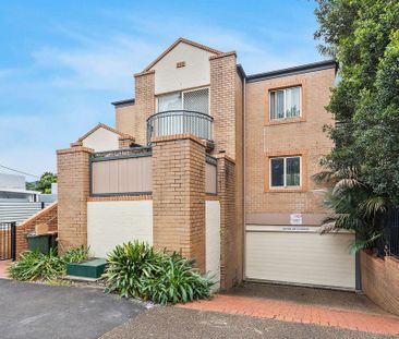 Beautifully Renovated Coastal Unit | Available Now - Photo 4