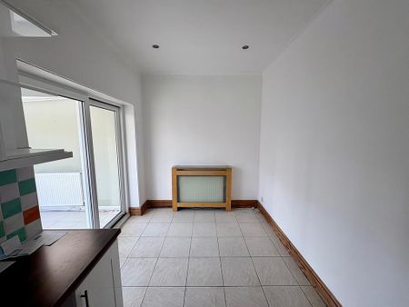 3 bedroom flat to rent - Photo 3