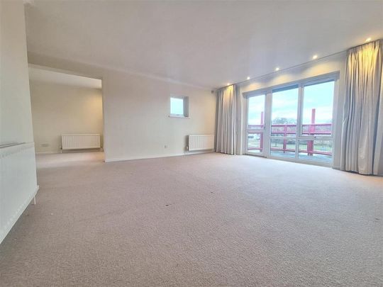3 bedroom flat to rent - Photo 1
