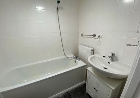 1 Bed Flat, Spellow Lane, L4 - Photo 5