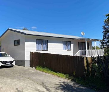 Tidy 3 bedroom home available for rent. - Photo 4