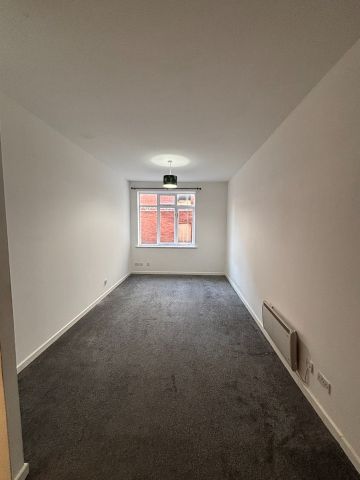 1 Bed Flat, Oldham Street, M4 - Photo 2