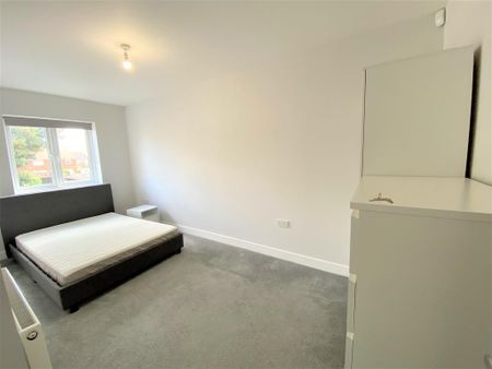 5 bedroom semi-detached house to rent - Photo 3