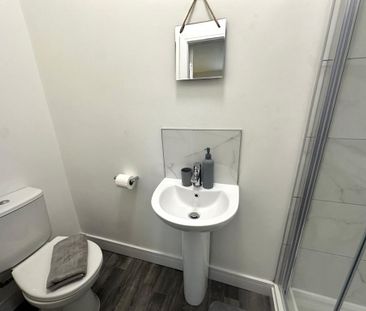 1 bedroom in a house share to rent - Photo 6