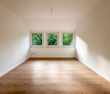 Frisch sanierte DG-Whg. mit Balkon gegenüber dem Schloss - Photo 2