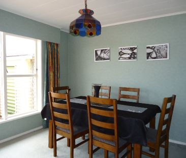 WELL PRESENTED IN KELSON - Photo 6