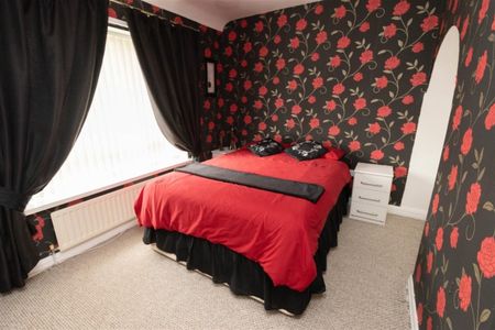 3 Bedroom House - End Terrace - Photo 4
