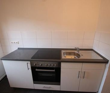 Auf gute Nachbarschaft: sanierte 2-Zi.-Dachgeschosswohnung - Photo 1