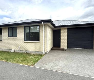 Modern 3 bedroom, 2 bathroom - Photo 5