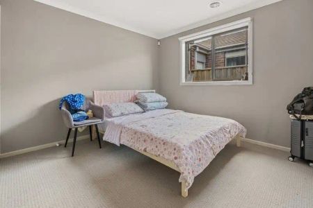 15 Lamaro Way, Wyndham Vale VIC 3024 - Photo 4