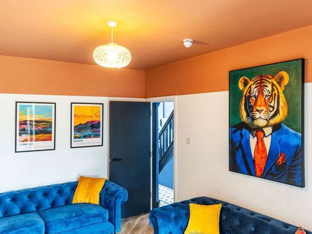 Newley refurbished property close to UHW Room 3 - Photo 3