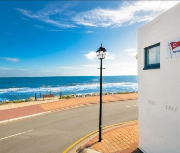 Ideal Beachside Lifestyle - Immaculately Renovated Two Bedroom Unit - Photo 6