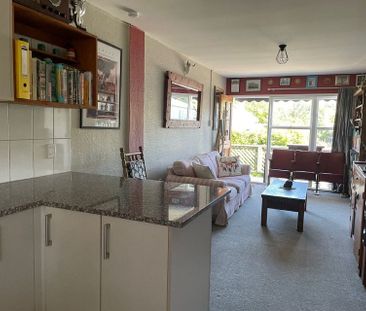 Ready to move in recently renovated unit - Photo 1