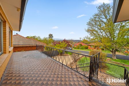 3 Hazelwood Street, Queanbeyan NSW 2620 - House For Rent | Domain - Photo 5
