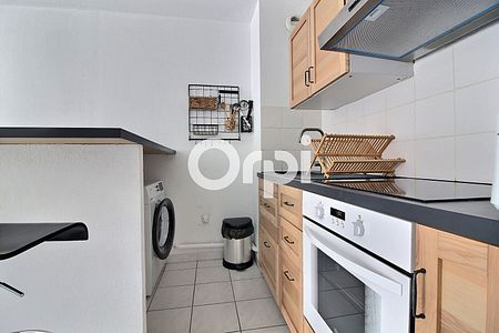 Appartement 3 pièces 58m2 MARSEILLE 10EME 1 090 euros - Photo 2